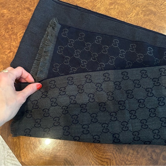 GUCCI Navy Blue Grey GG Print Scarf NWOT - Picture 6 of 9